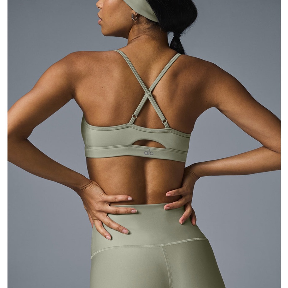 ALO Airlift Intrigue Bra - Limestone (NWOT)